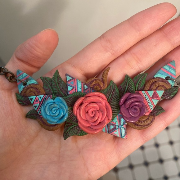 Detailed hand made clay necklaces - Picture 3 of 3